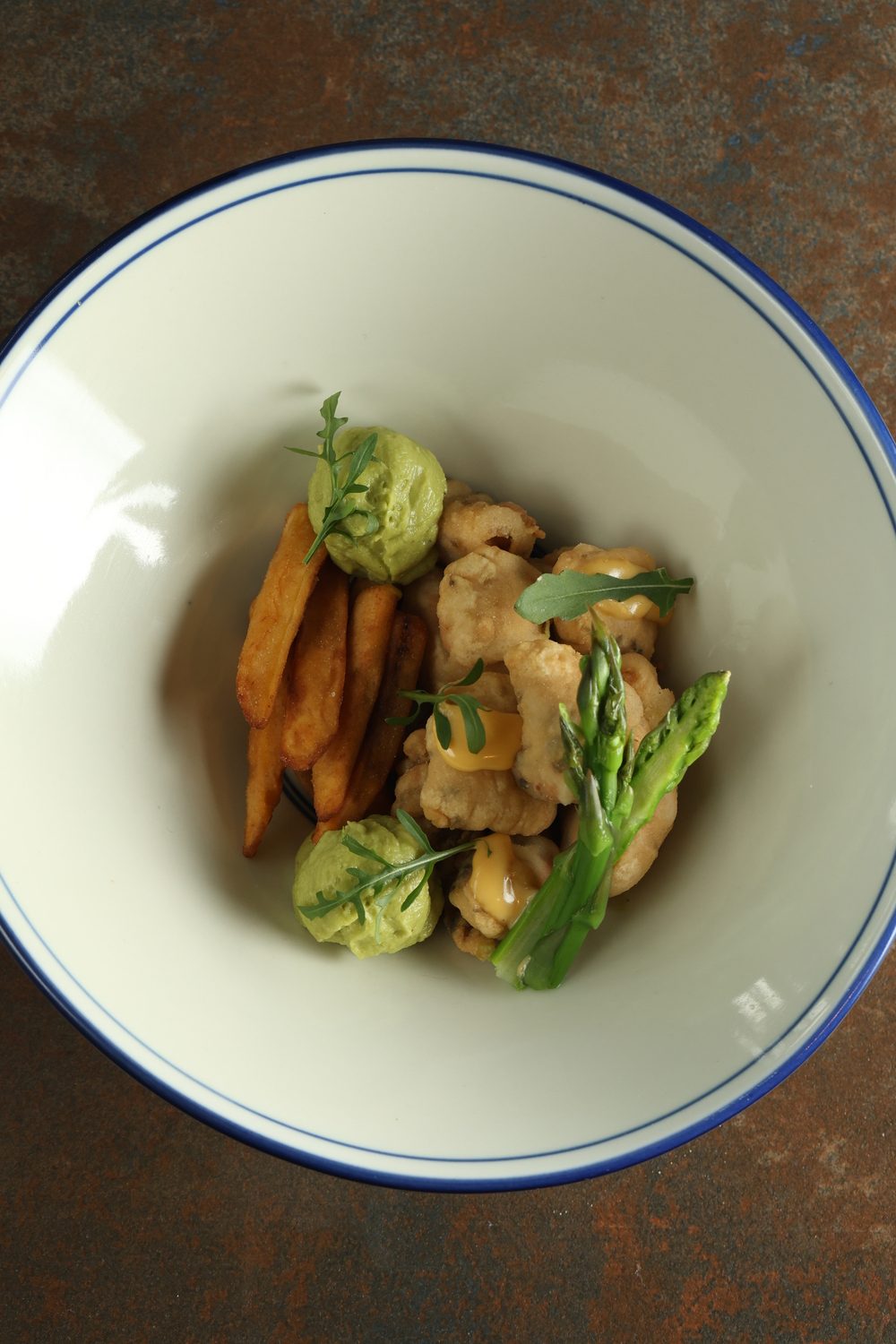 Bowl de pollo o pescado con guarnición